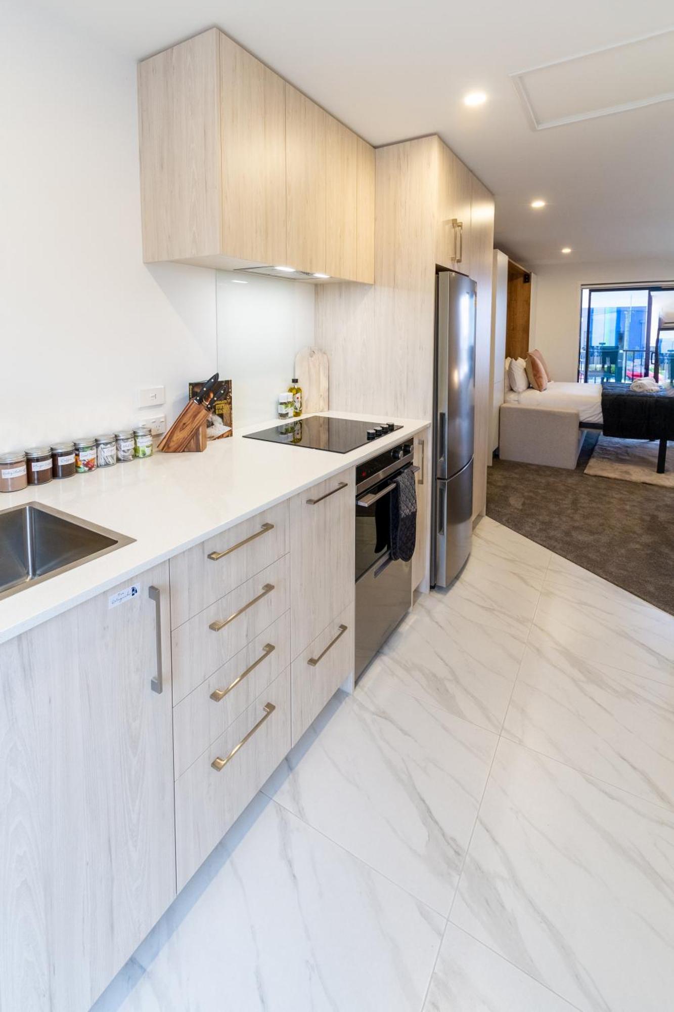 Urban Retreat At 8 Wilmer: Upper Level Gem Christchurch