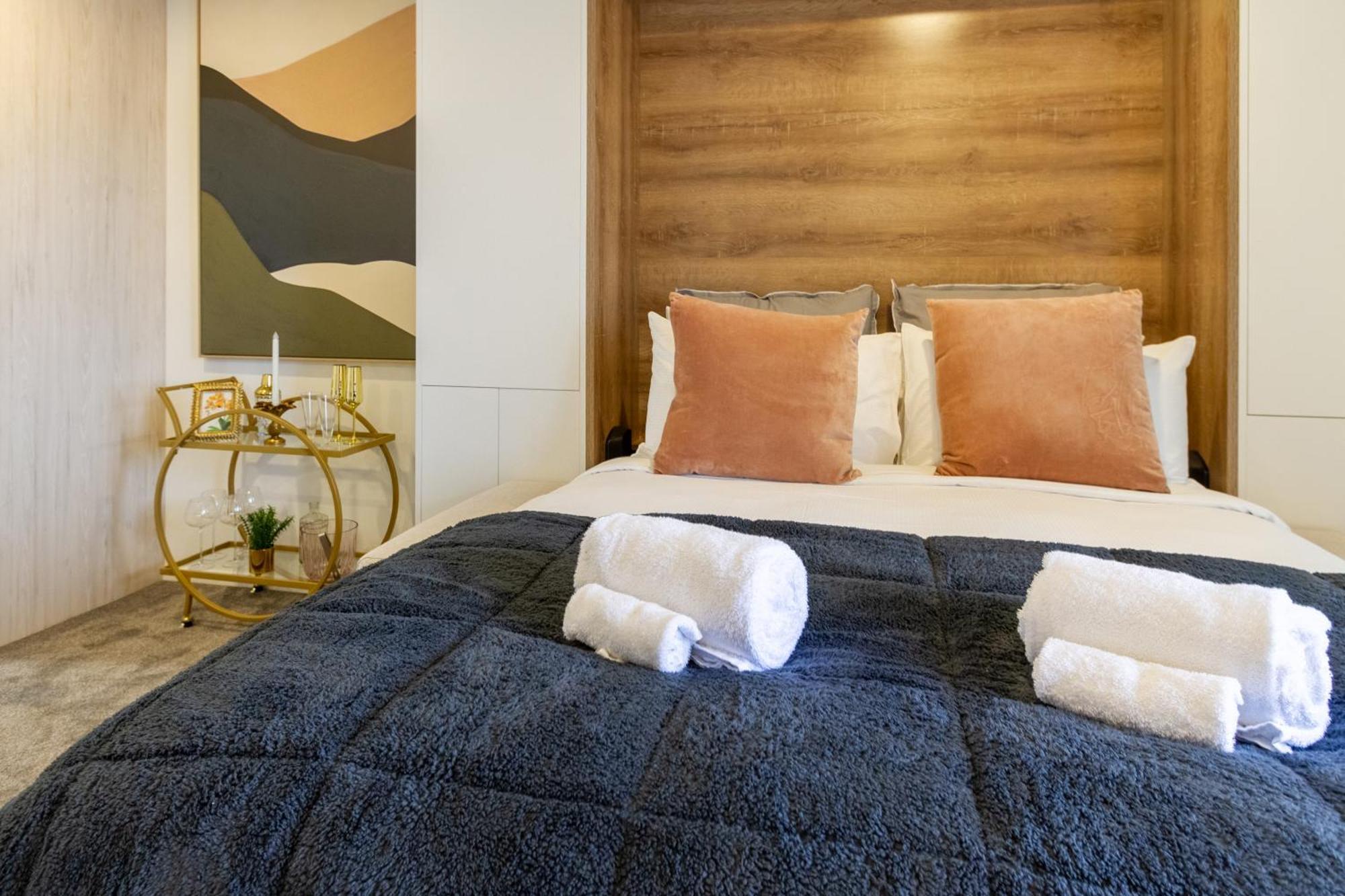 Urban Retreat At 8 Wilmer: Upper Level Gem