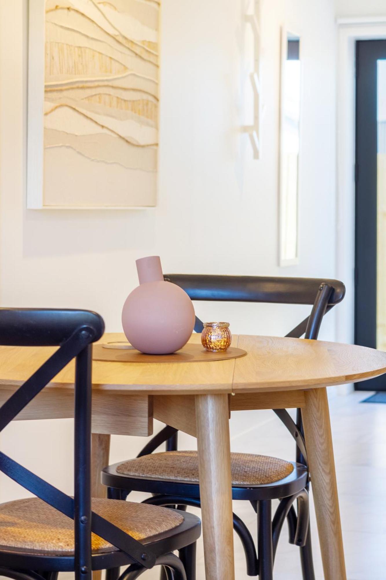 Apartment Oasis: Charming With Backyard Christchurch
