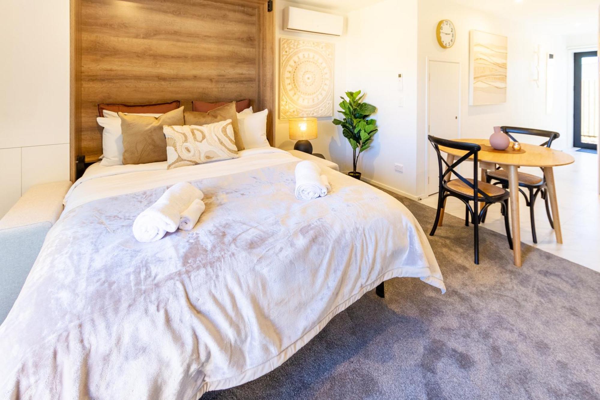 Apartment Oasis: Charming With Backyard *