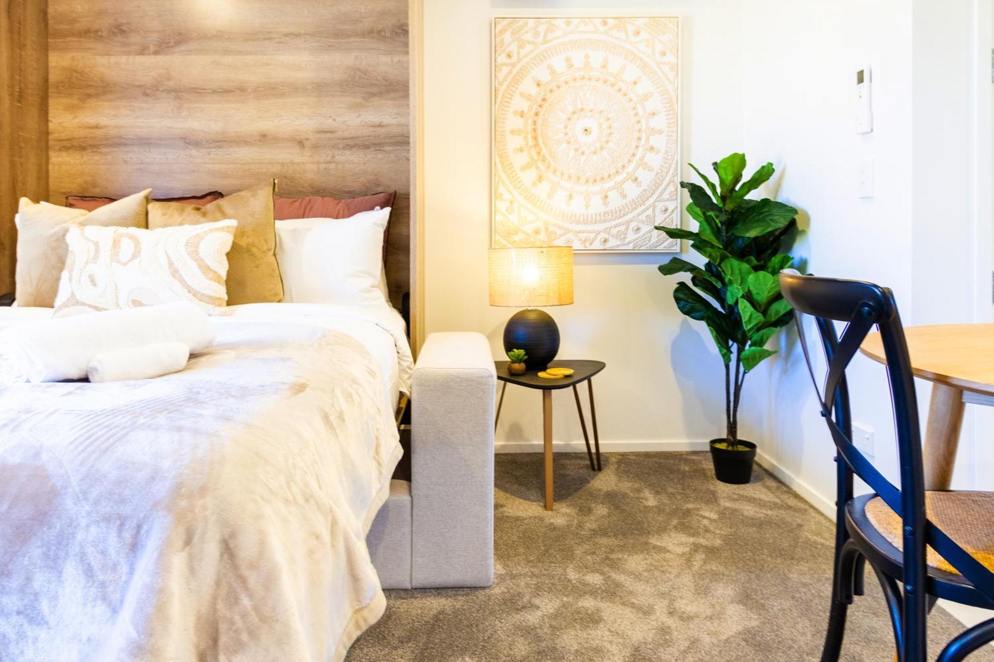 Apartment Oasis: Charming With Backyard Christchurch
