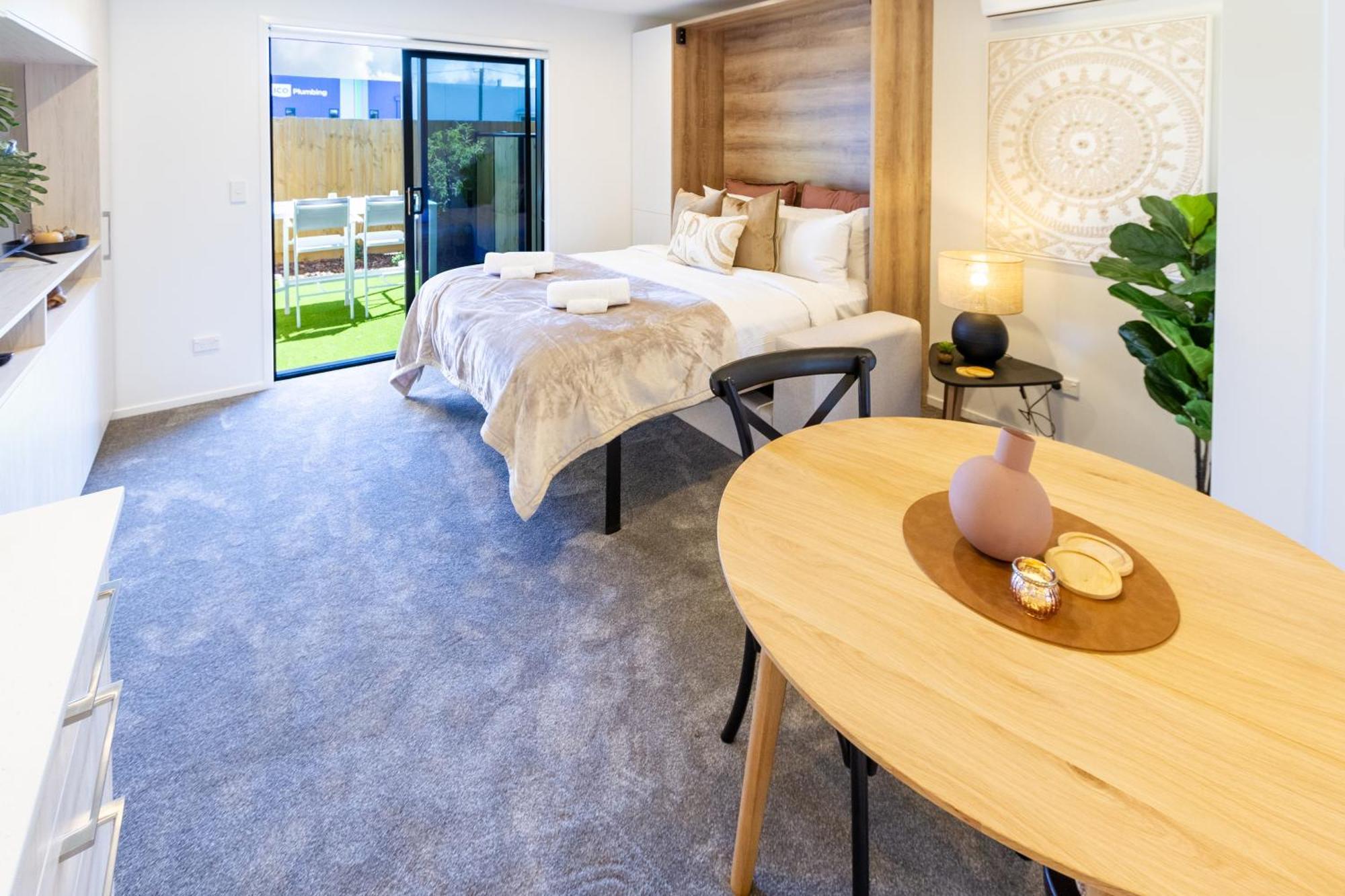Apartment Oasis: Charming With Backyard Christchurch