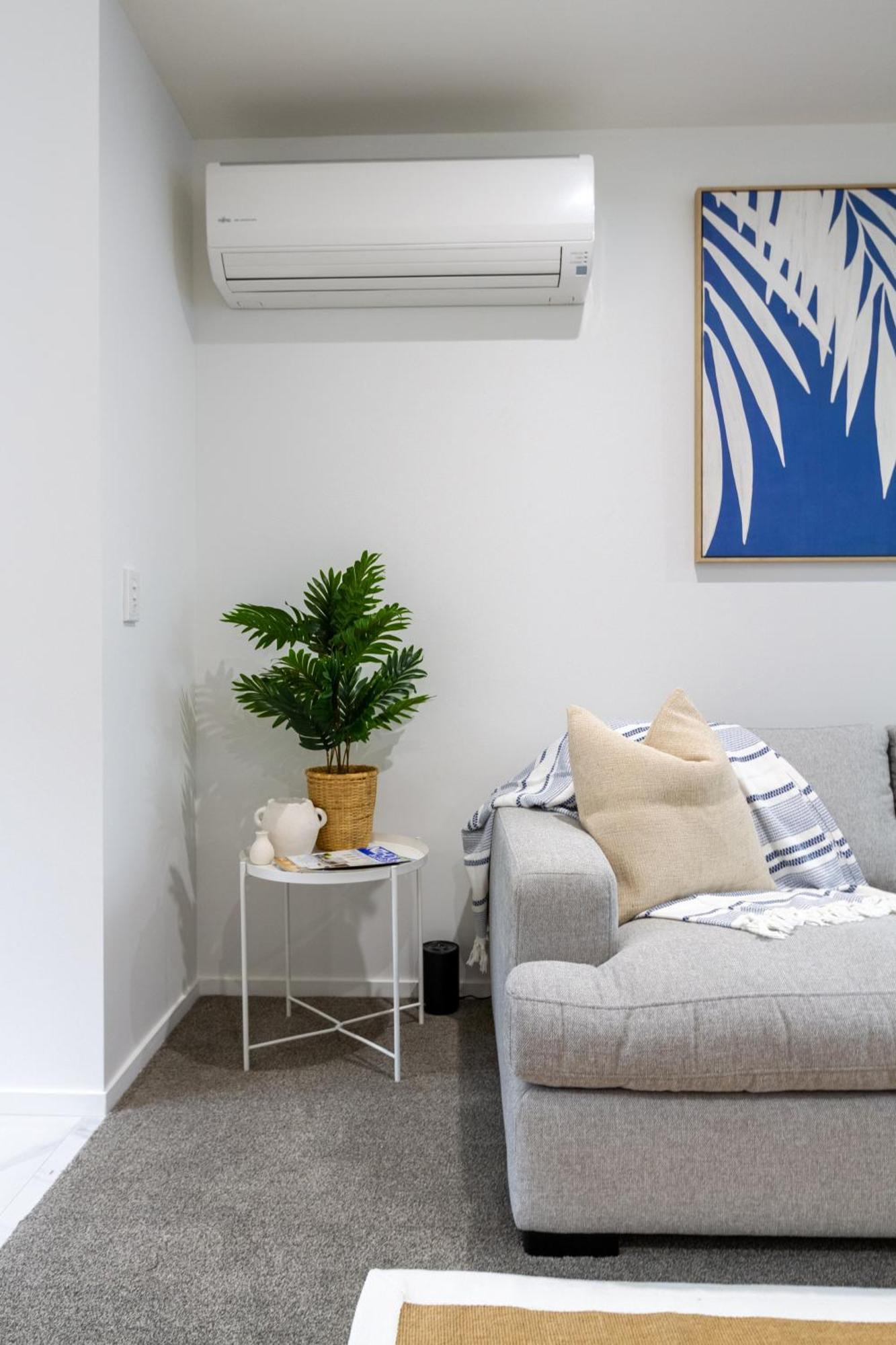 Apartment Greek Island Inspired 2 Bed 1 Bath Townhouse *