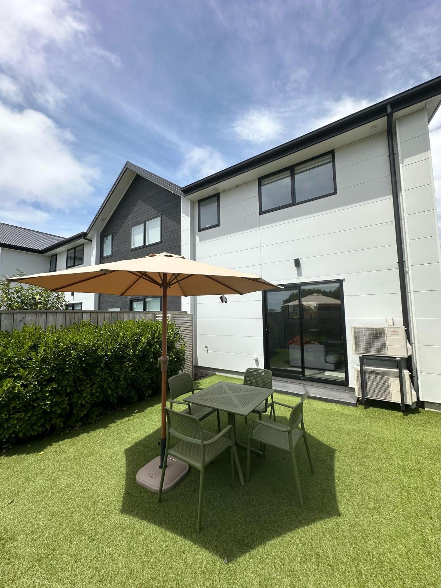 St Albans 2 Bed Townhouse With Carpark Apartment