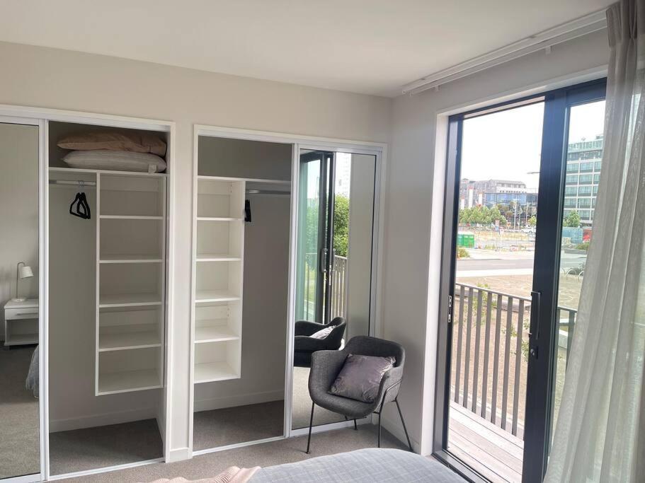 Apartment Cbd Parkside Oasis With Free Parking *