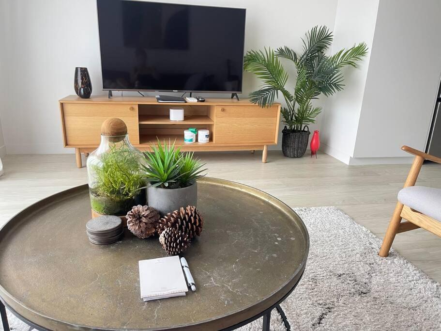 Cbd Parkside Oasis With Free Parking Apartment *