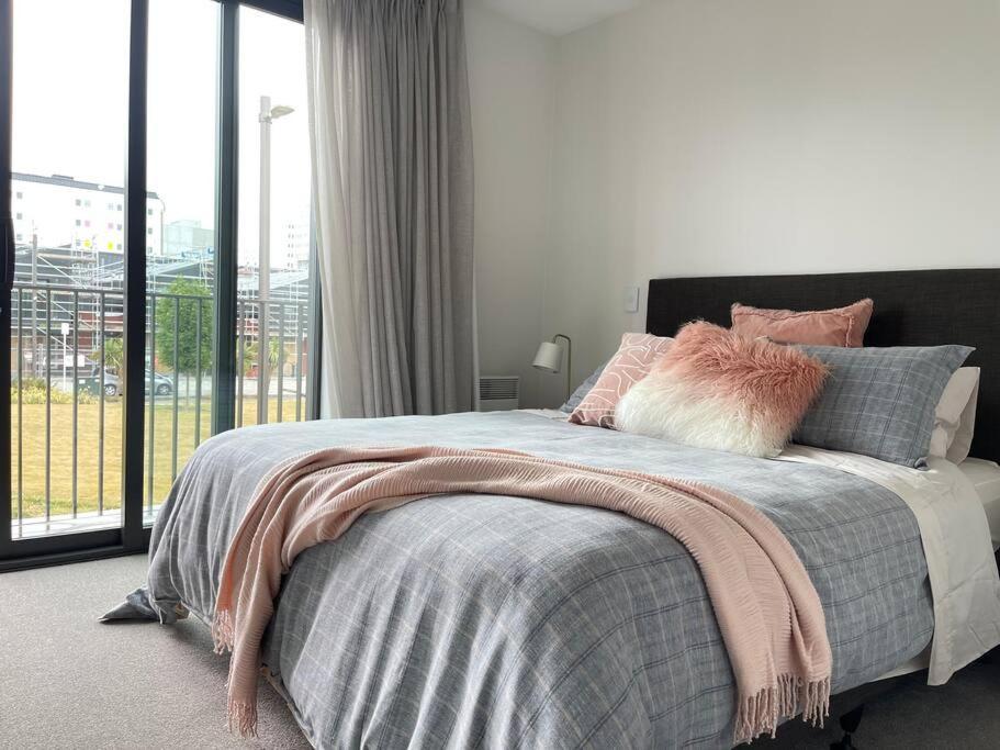 Apartment Cbd Parkside Oasis With Free Parking
