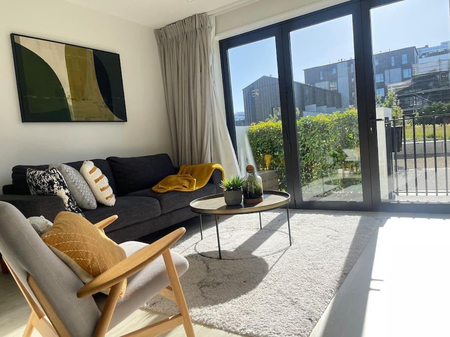 Cbd Parkside Oasis With Free Parking Apartment