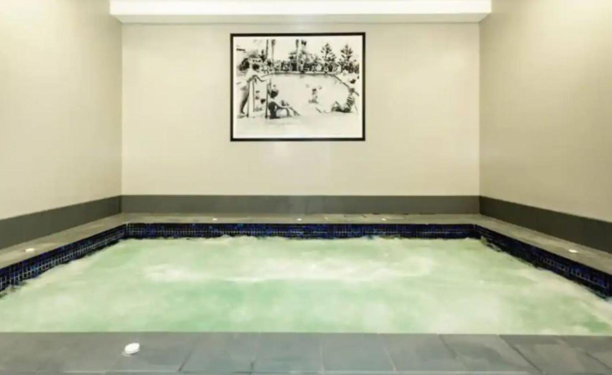 Beauty In The Cbd - 1bed Free Parking Pool Apartment *