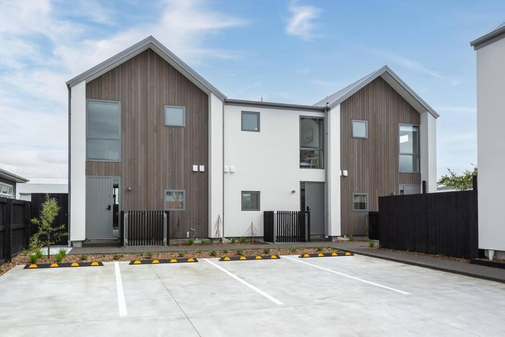 Apartment Hop, Skip, Jump To The ! *