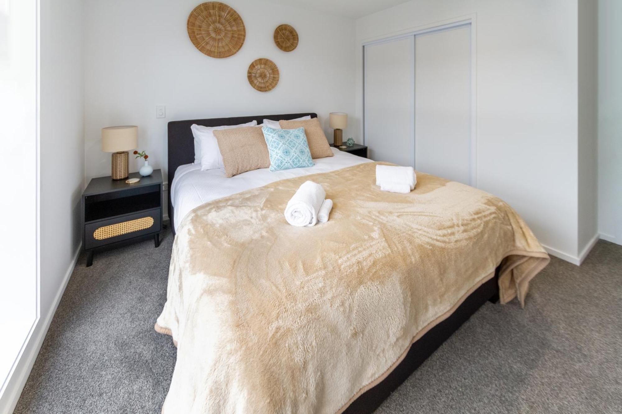 Style Meets Comfort 2 Bed Chch Cbd Apartment