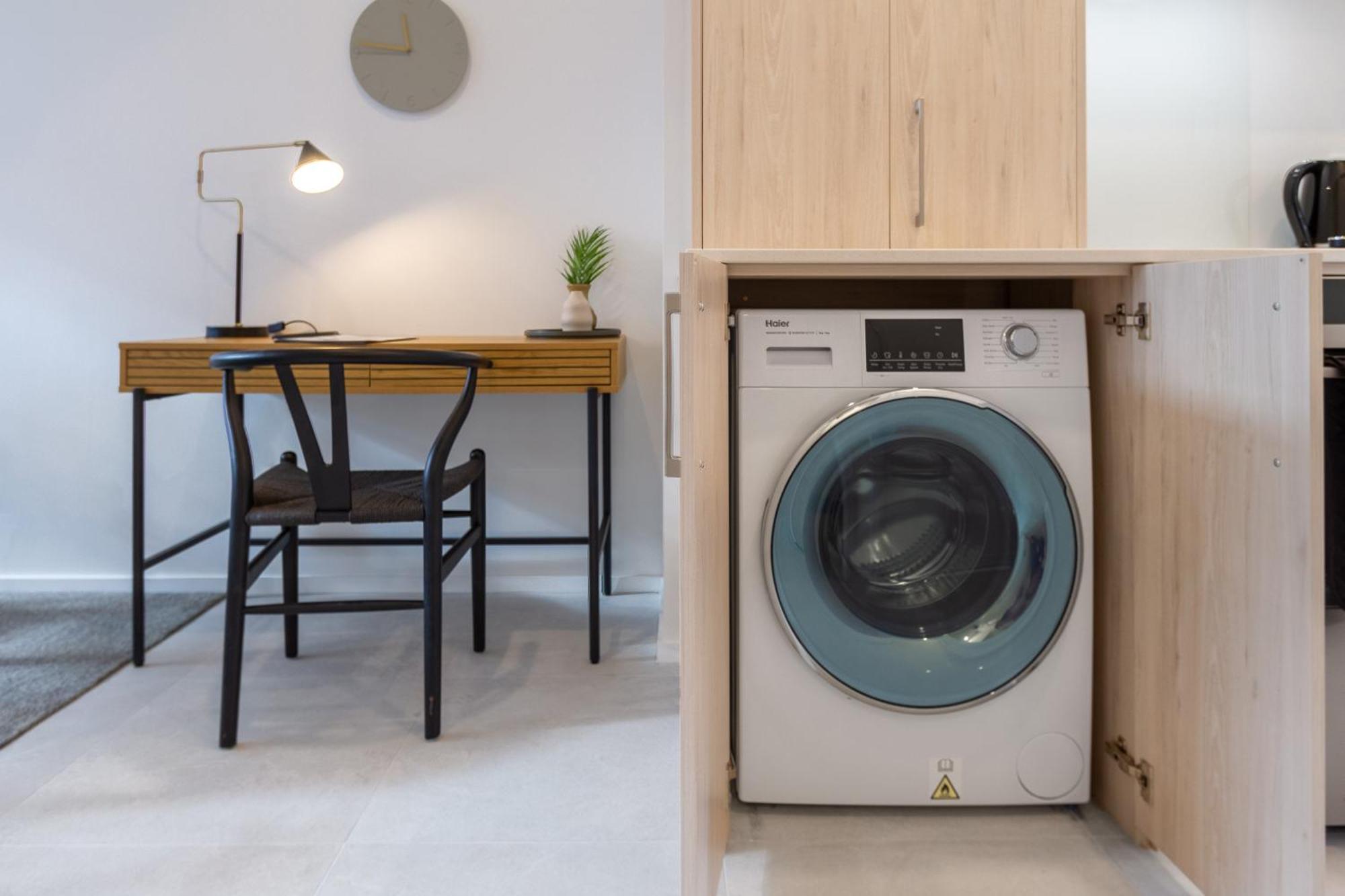 Single Level Studio, Cbd Escape: King Bed Apartment *