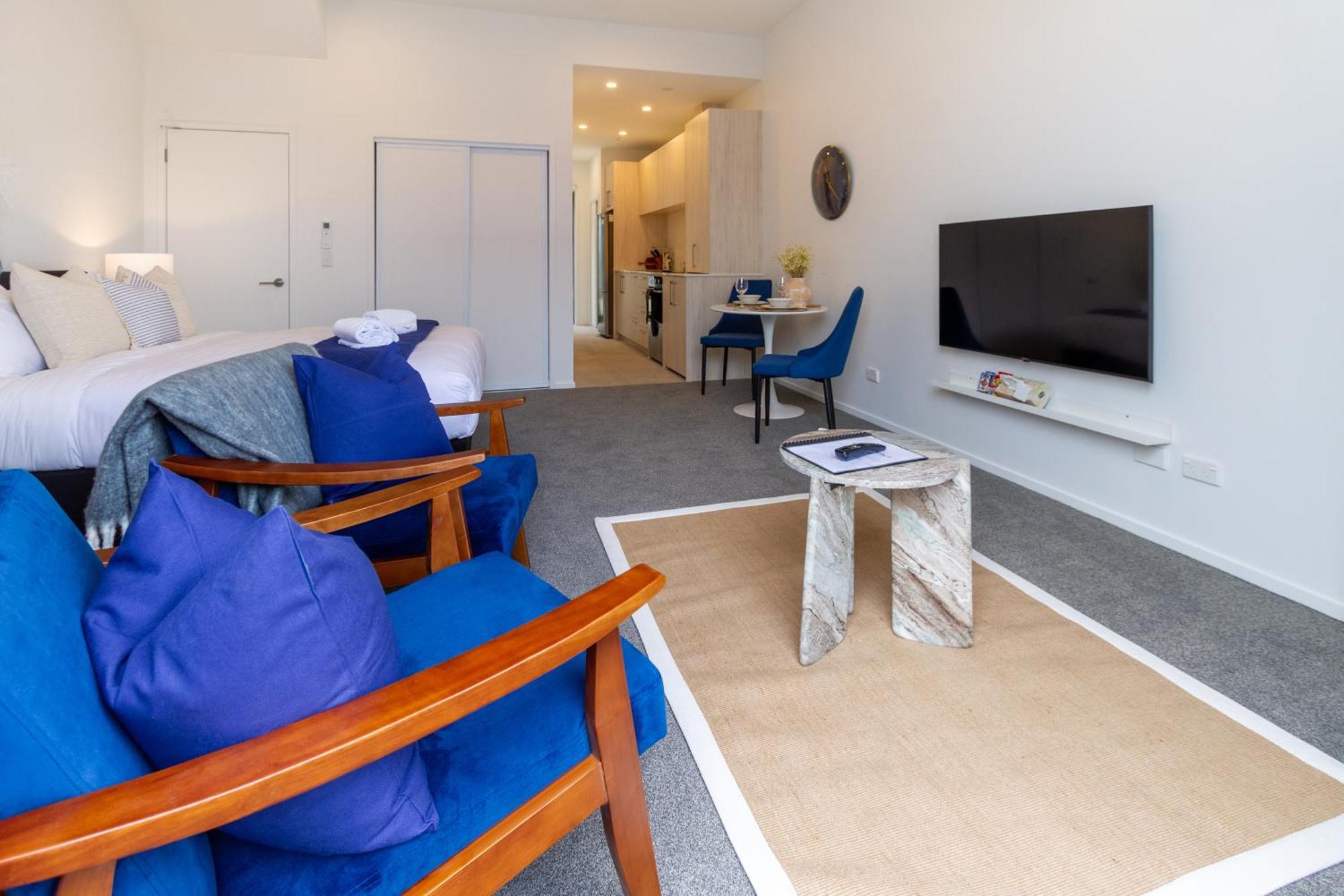 Santorini Style 1br Apartment *