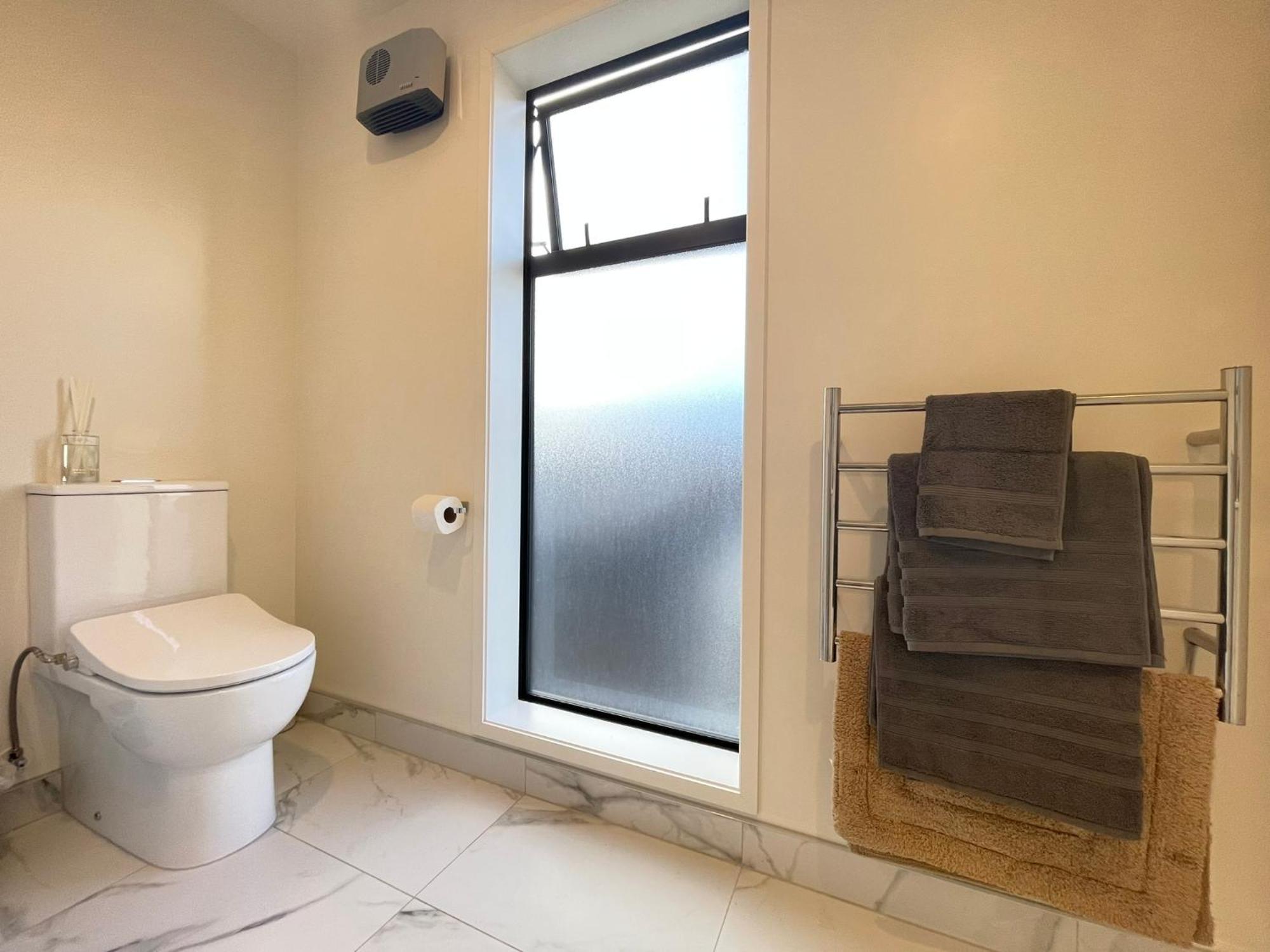 Luxury Cbd 2 Bed 2 Baths *