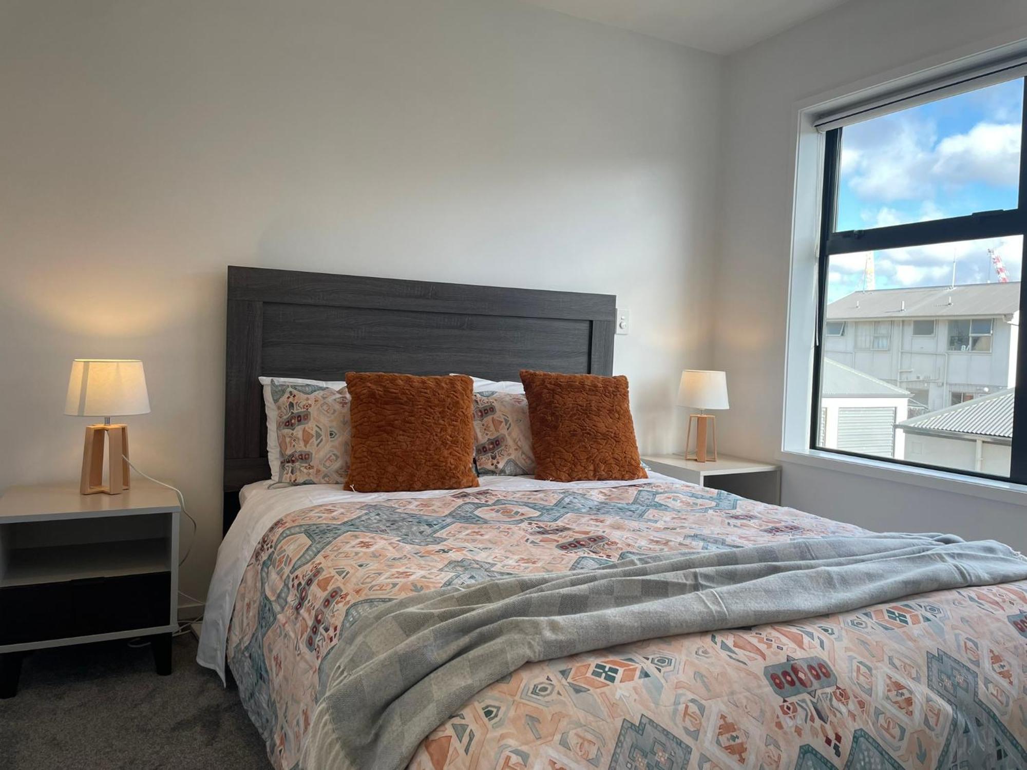 Luxury Cbd 2 Bed 2 Baths *