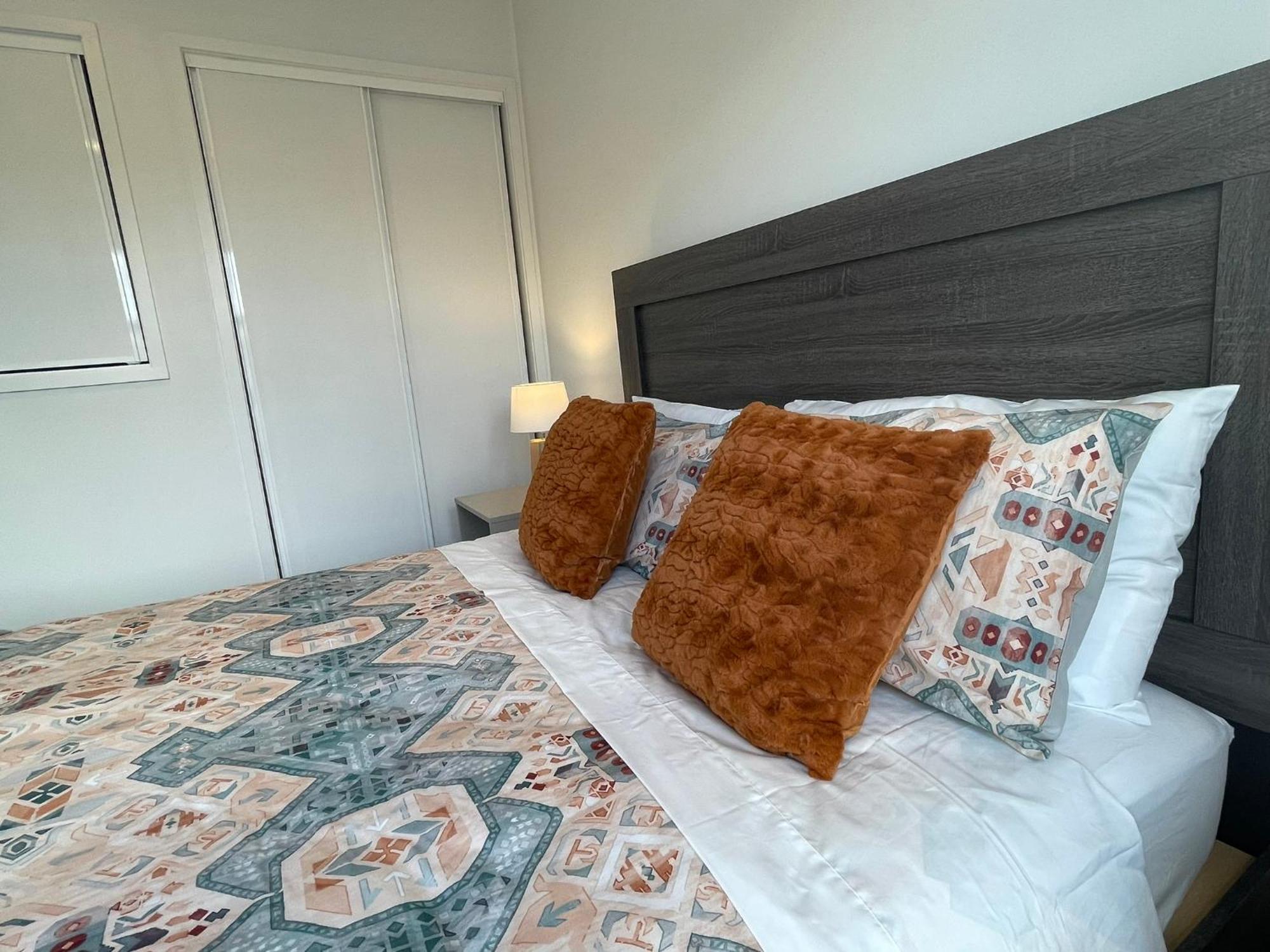 Luxury Cbd 2 Bed 2 Baths