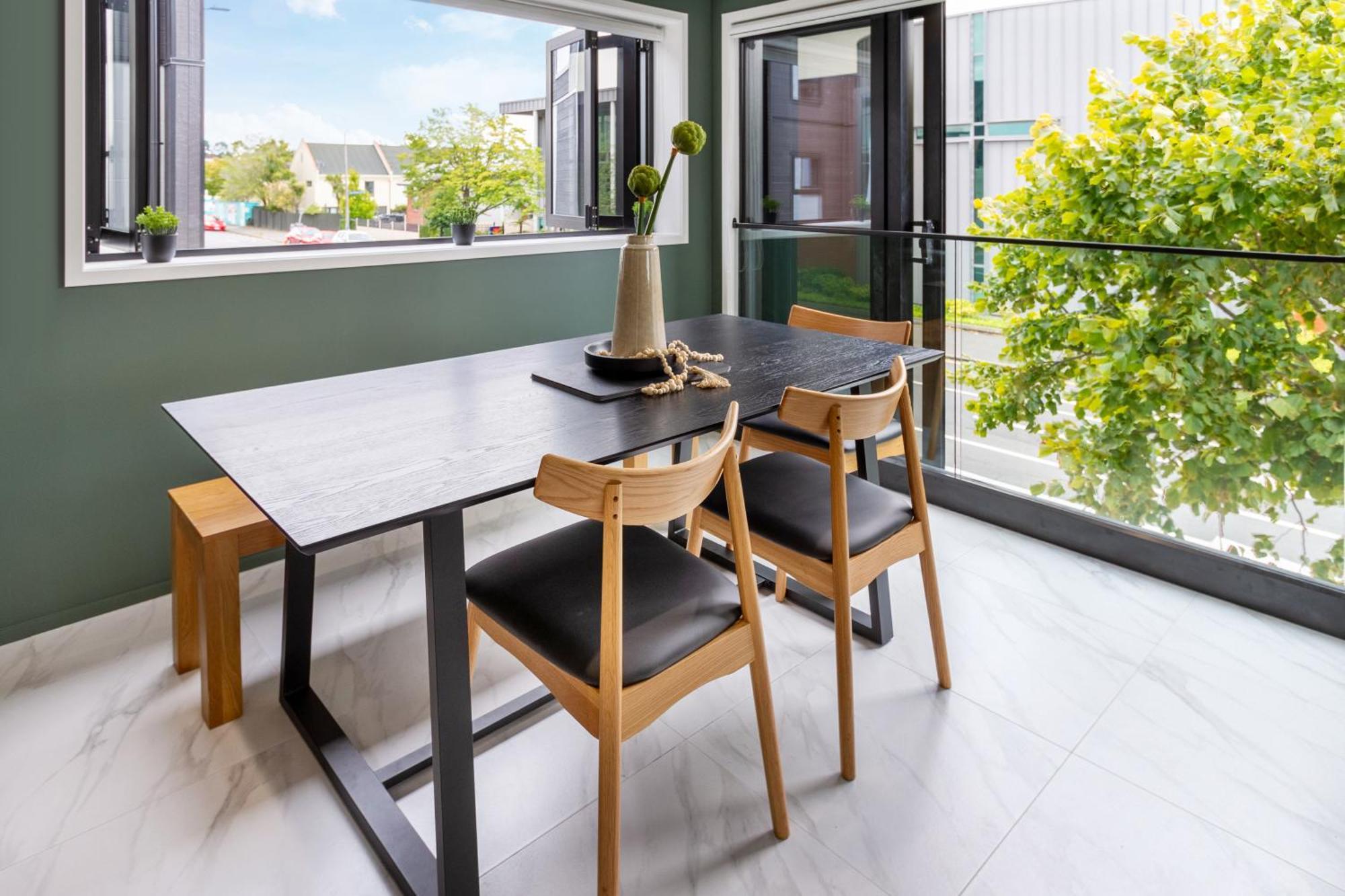 Chic 3-br Cbd Gem In Christchurch: Prime Location Apartment *