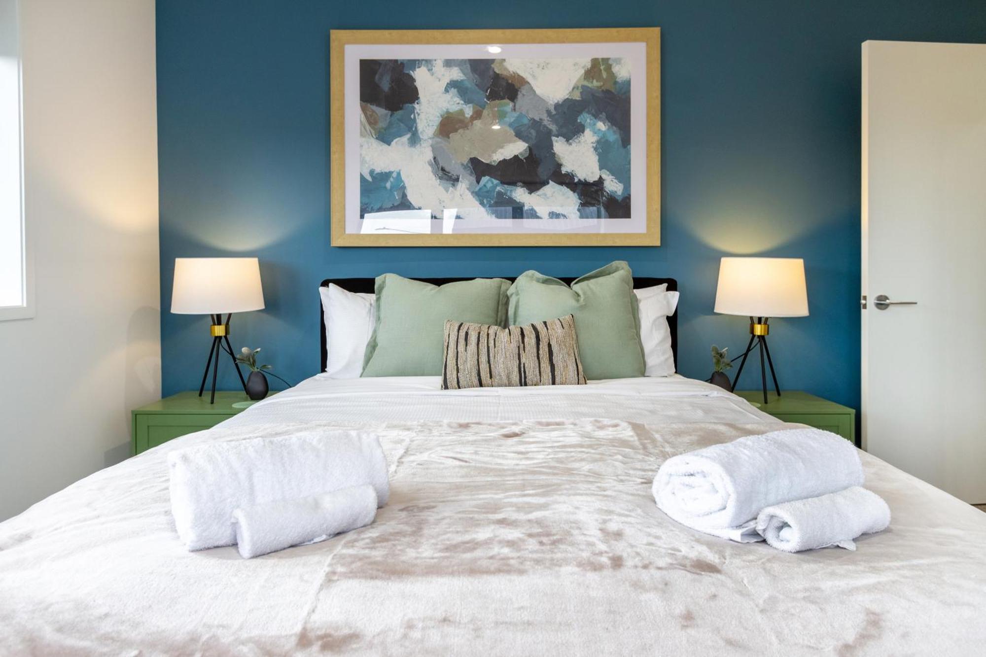 Chic 3-br Cbd Gem In Christchurch: Prime Location *