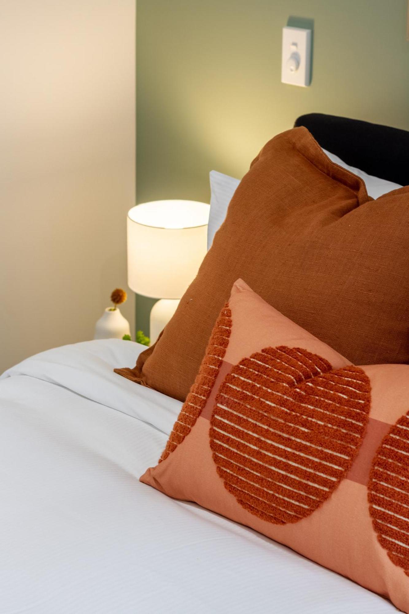 Chic 3-br Cbd Gem In Christchurch: Prime Location