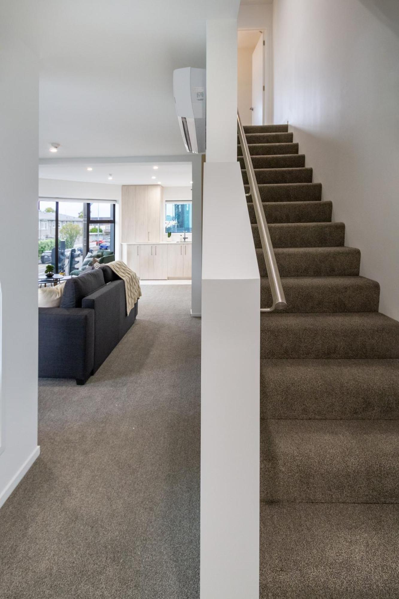 Chic 3-br Cbd Gem In Christchurch: Prime Location Apartment