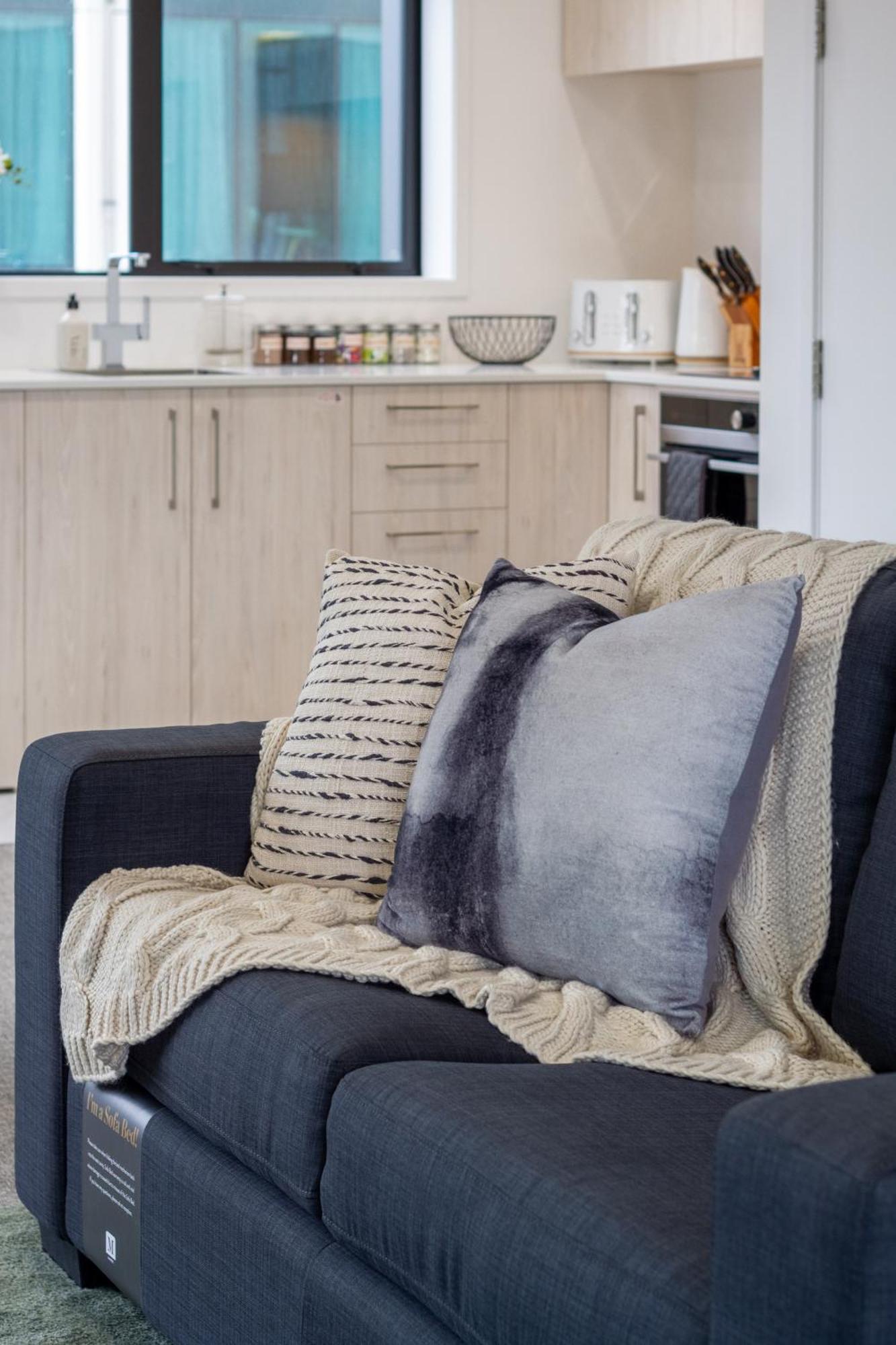 Chic 3-br Cbd Gem In Christchurch: Prime Location Apartment *