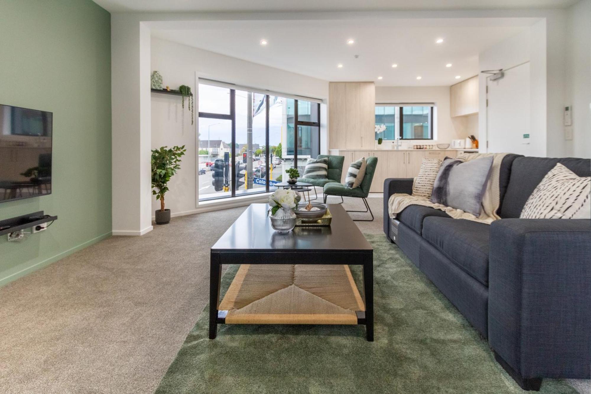 Chic 3-br Cbd Gem In Christchurch: Prime Location Apartment
