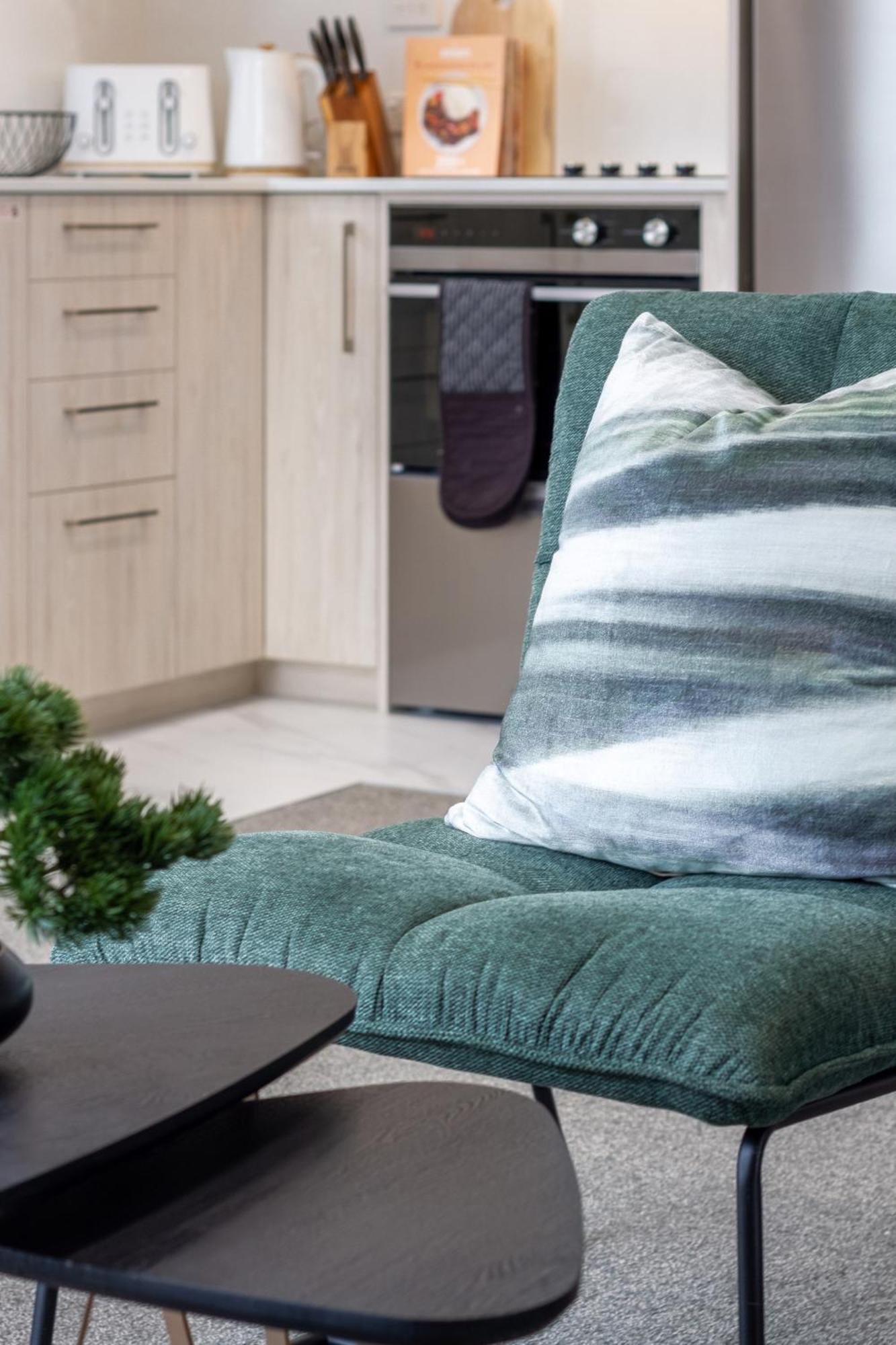 Chic 3-br Cbd Gem In Christchurch: Prime Location *