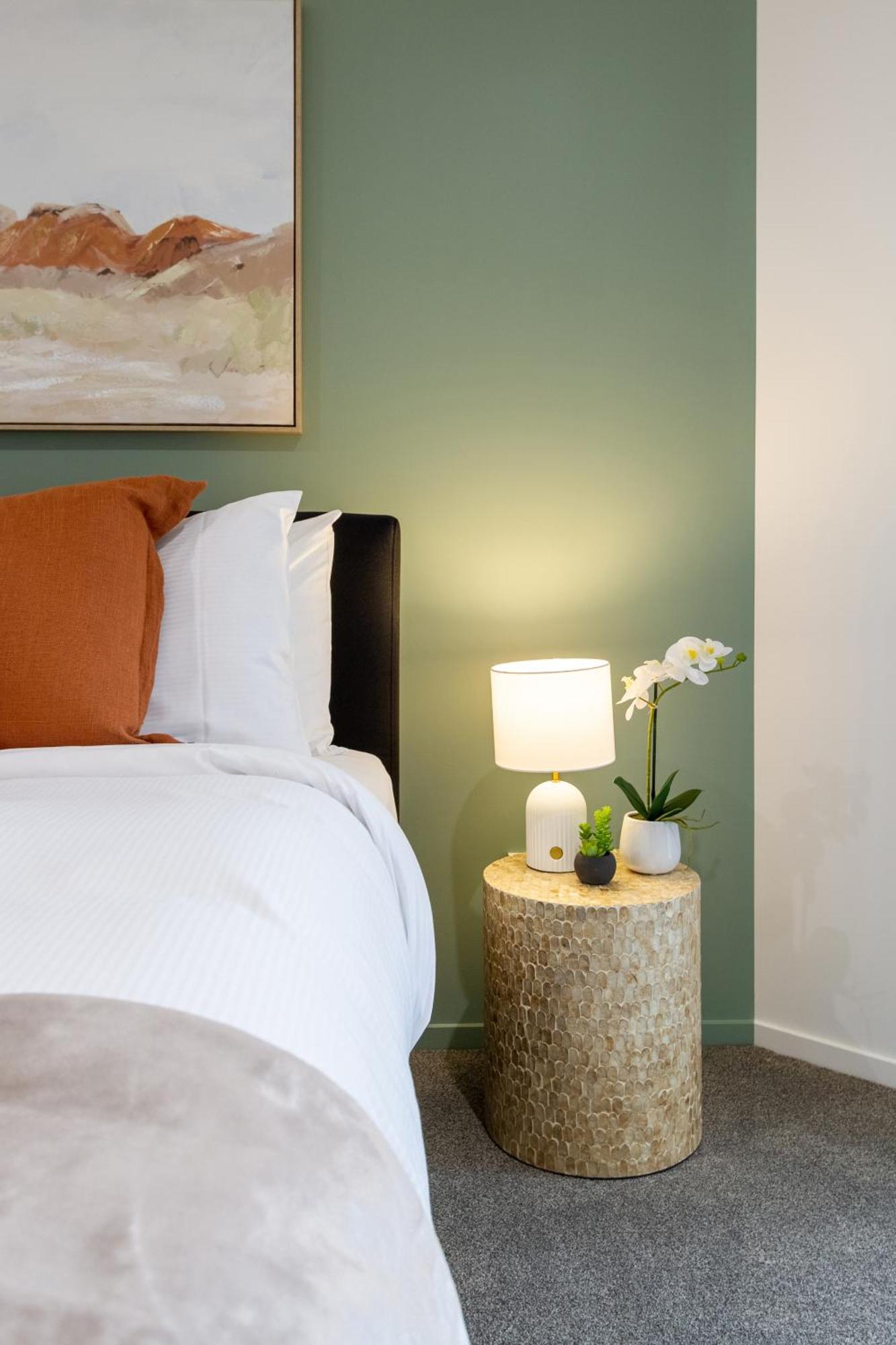 Apartment Chic 3-br Cbd Gem In Christchurch: Prime Location Christchurch