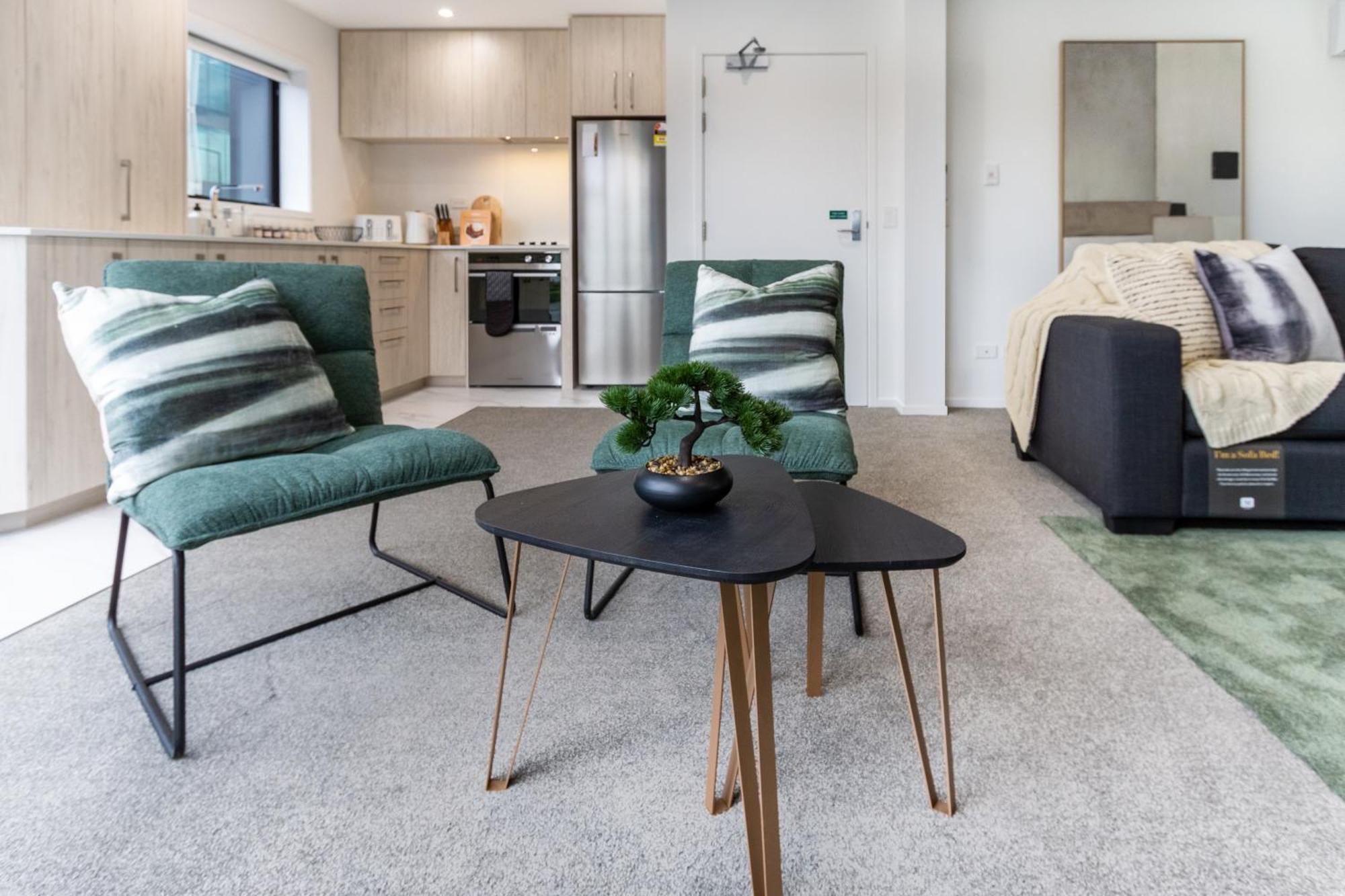 Chic 3-br Cbd Gem In Christchurch: Prime Location Apartment