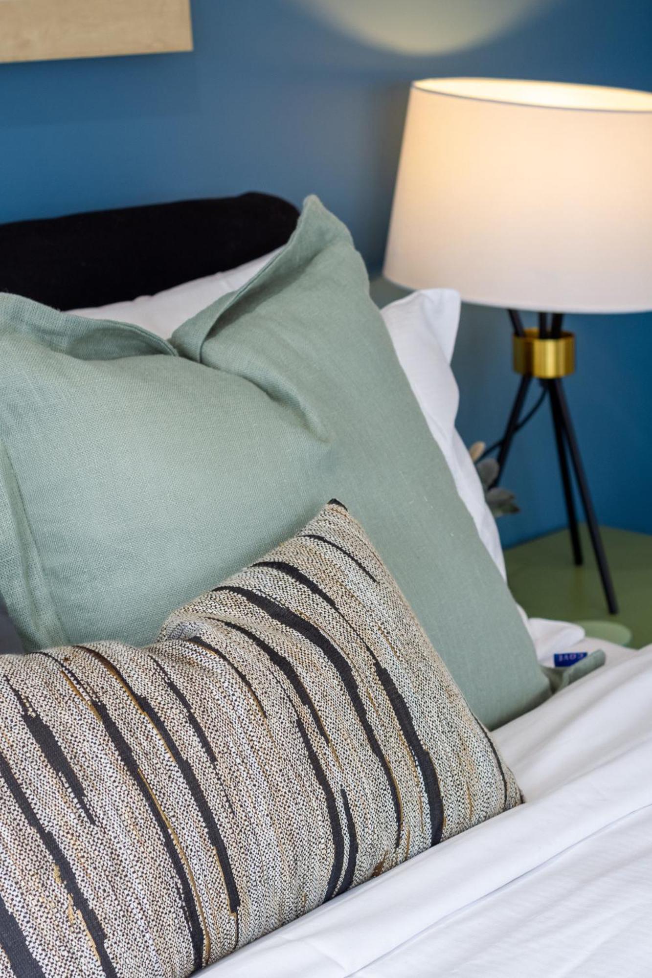 Chic 3-br Cbd Gem In Christchurch: Prime Location Apartment