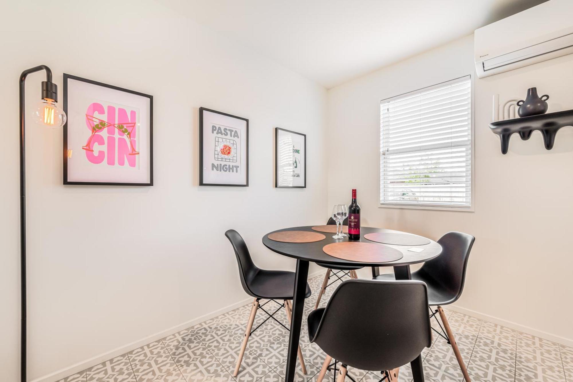 Retro Retreat In Apartment *