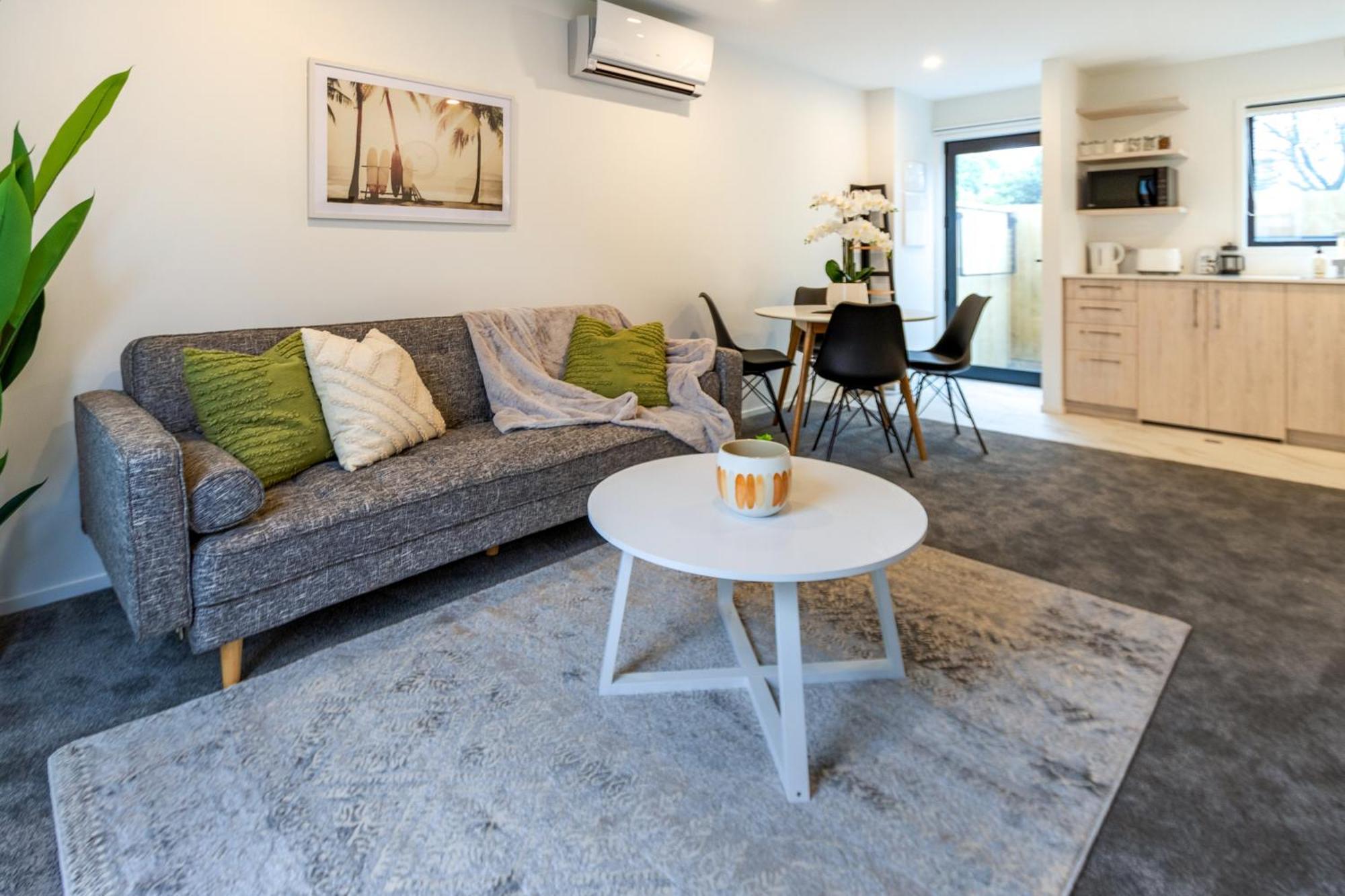 Beachside Haven 1 Bed 1 Bath Apartment *