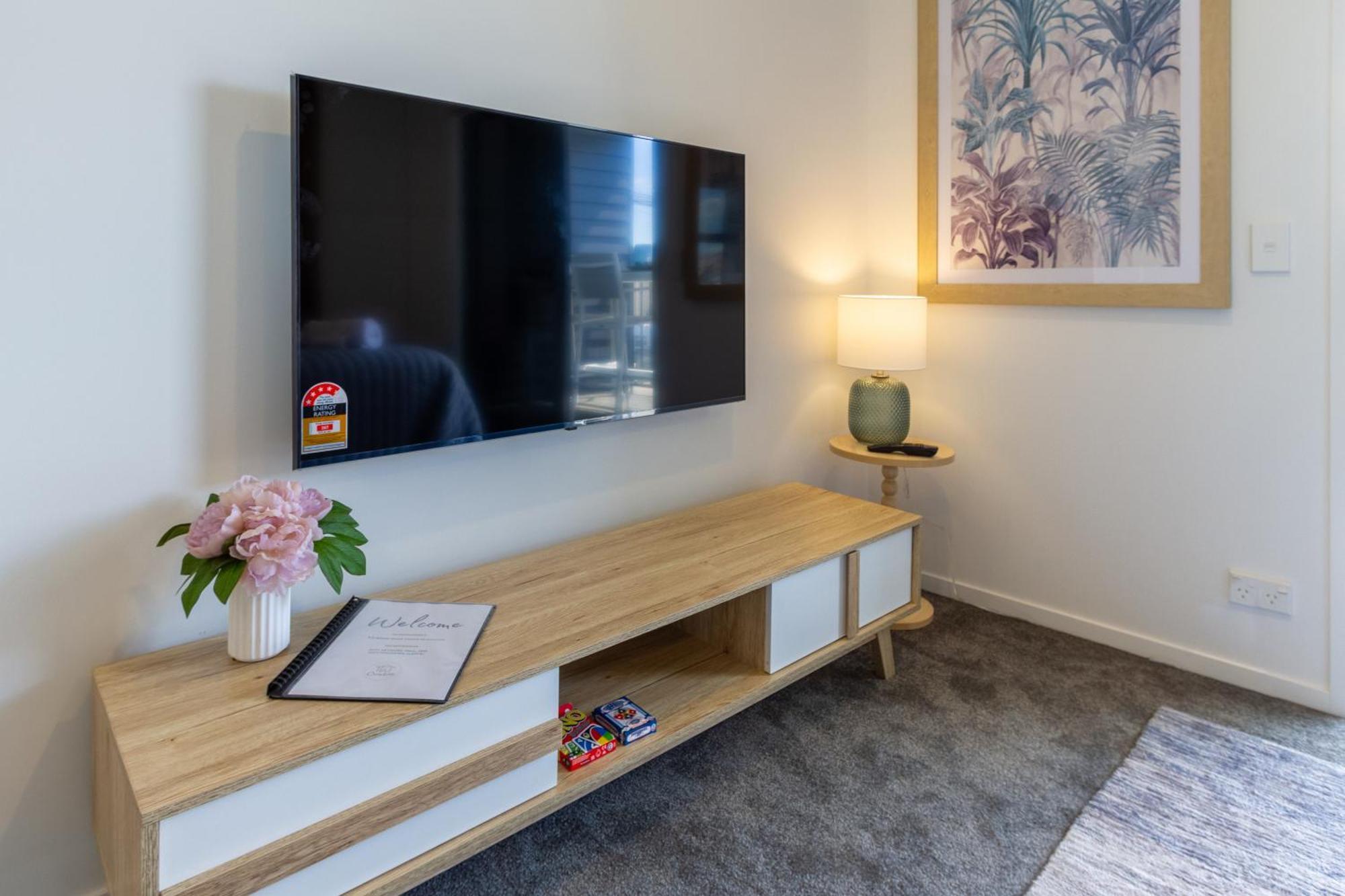 Apartment Bliss: Explore From Wilmer St *