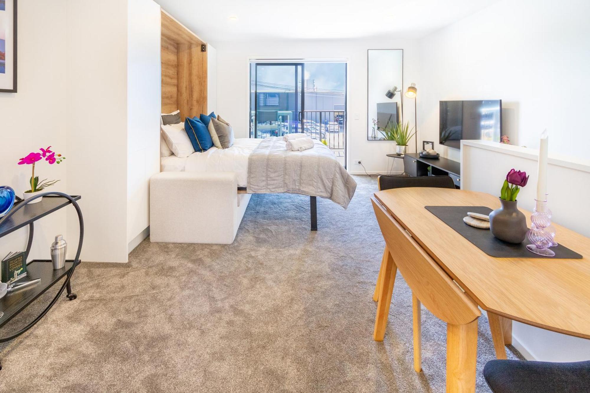 Charm: Pet-friendly *