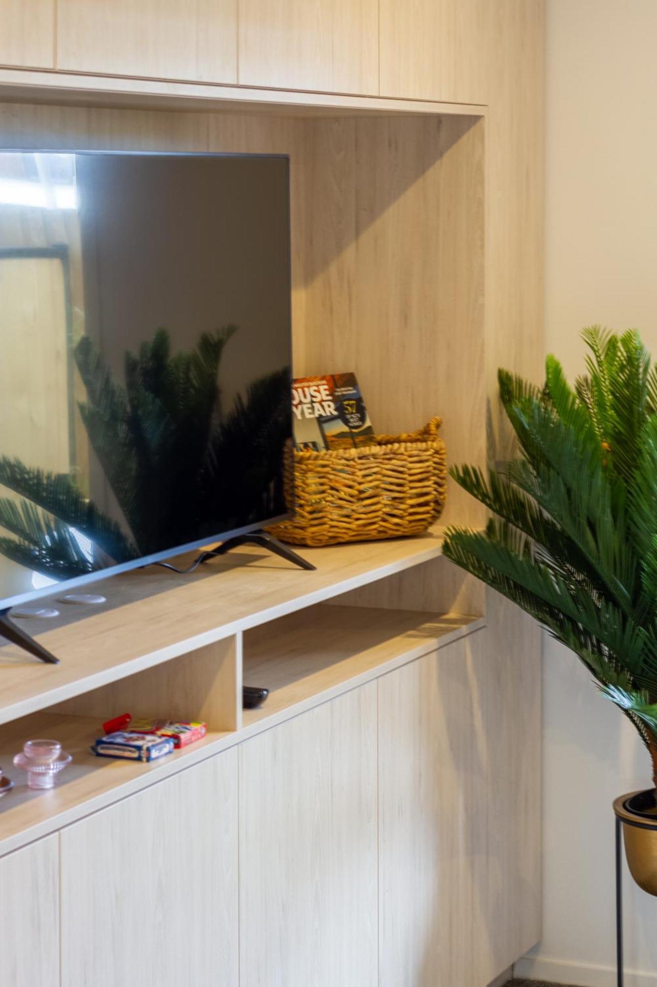 Downtown Comfort: Modern With Backyard * Christchurch