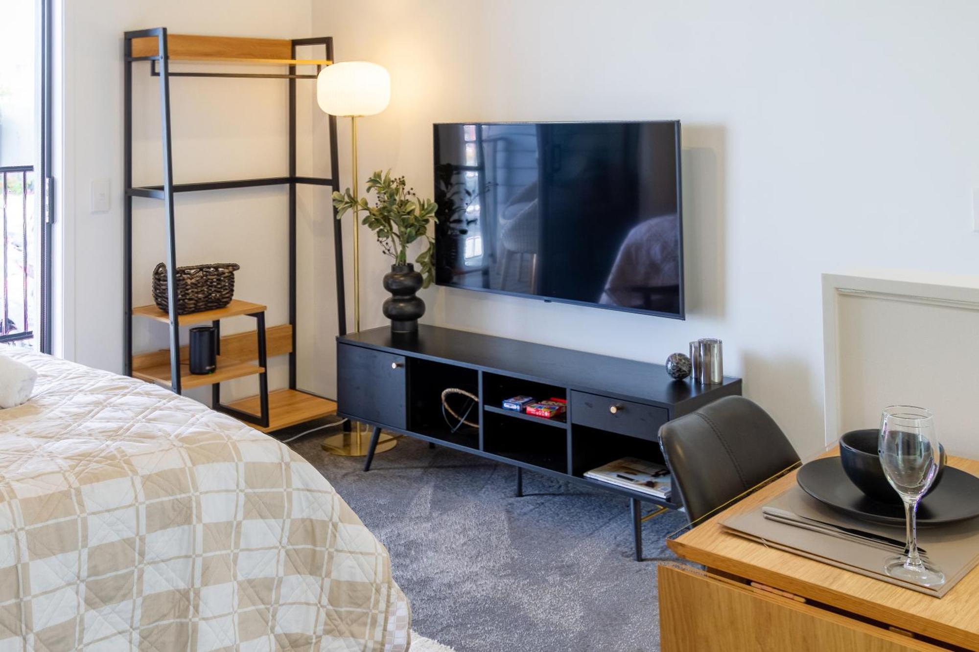 Prime Locale: With Balcony Apartment Christchurch