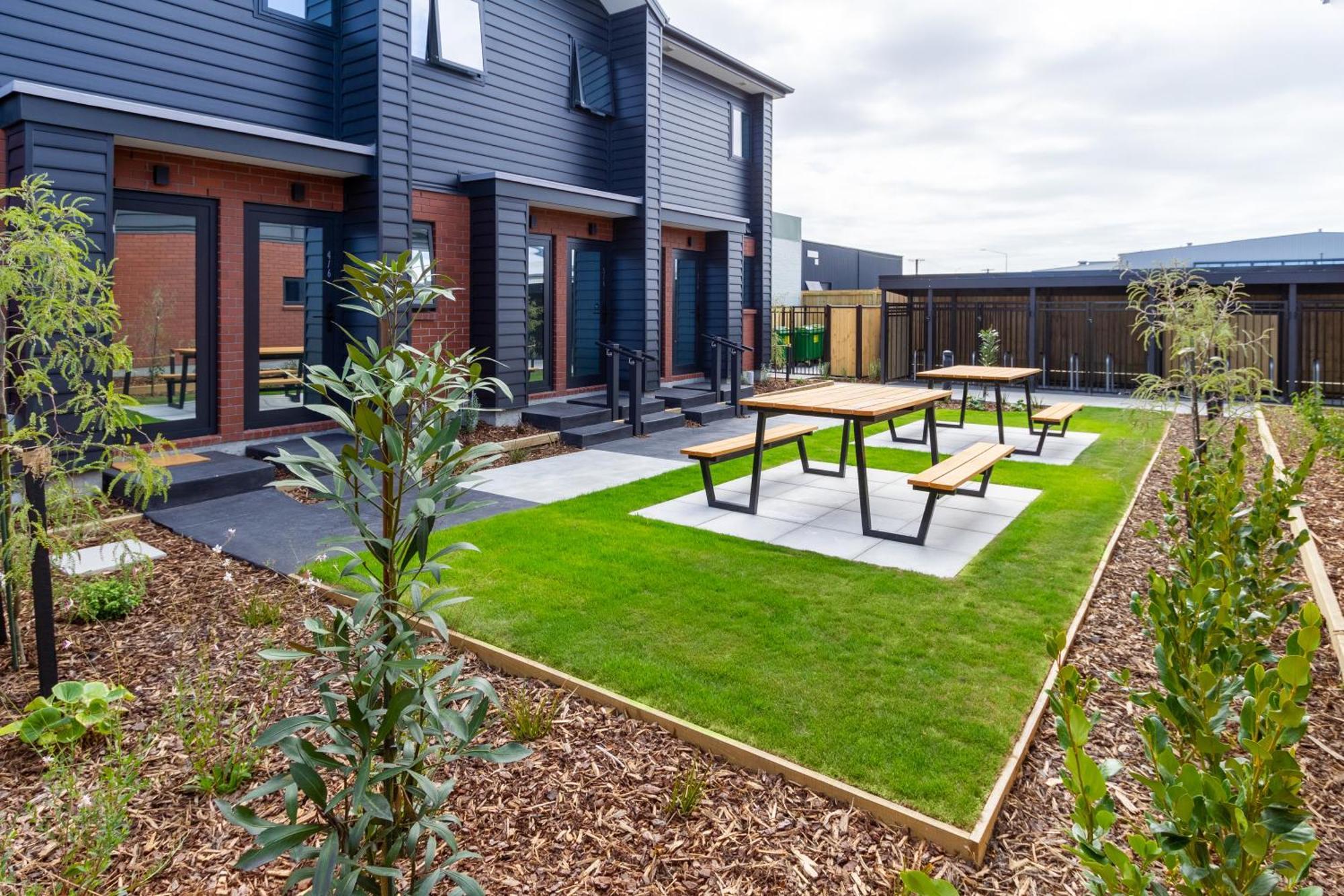 Apartment Downtown Comfort: Modern With Backyard Christchurch