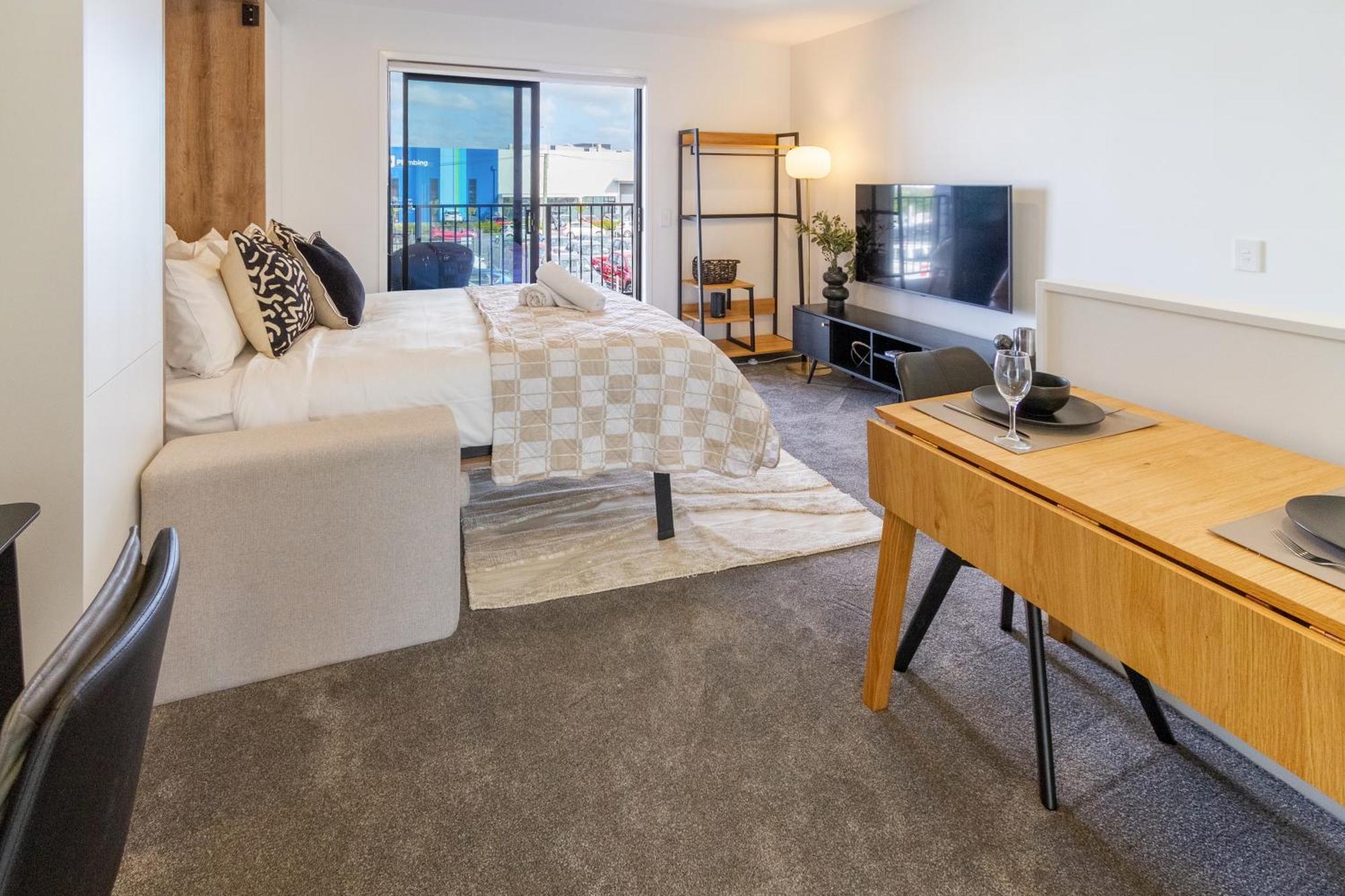 Prime Locale: With Balcony Apartment Christchurch