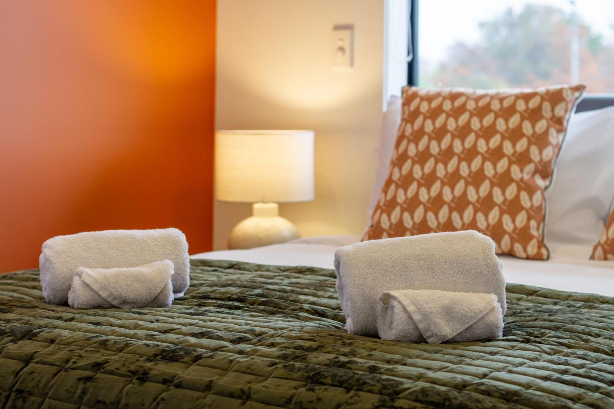 Serene Living 2 Bed With Carpark Apartment *