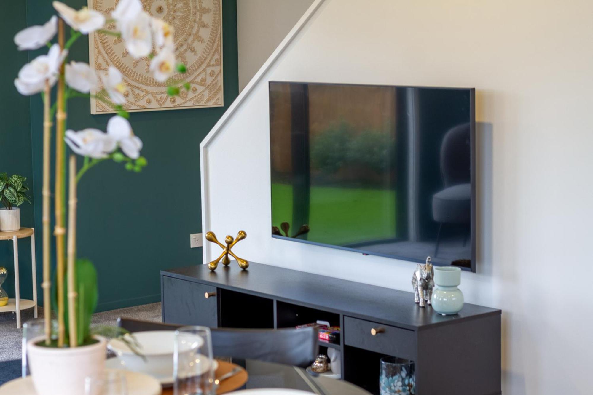 Serene Living 2 Bed With Carpark Christchurch
