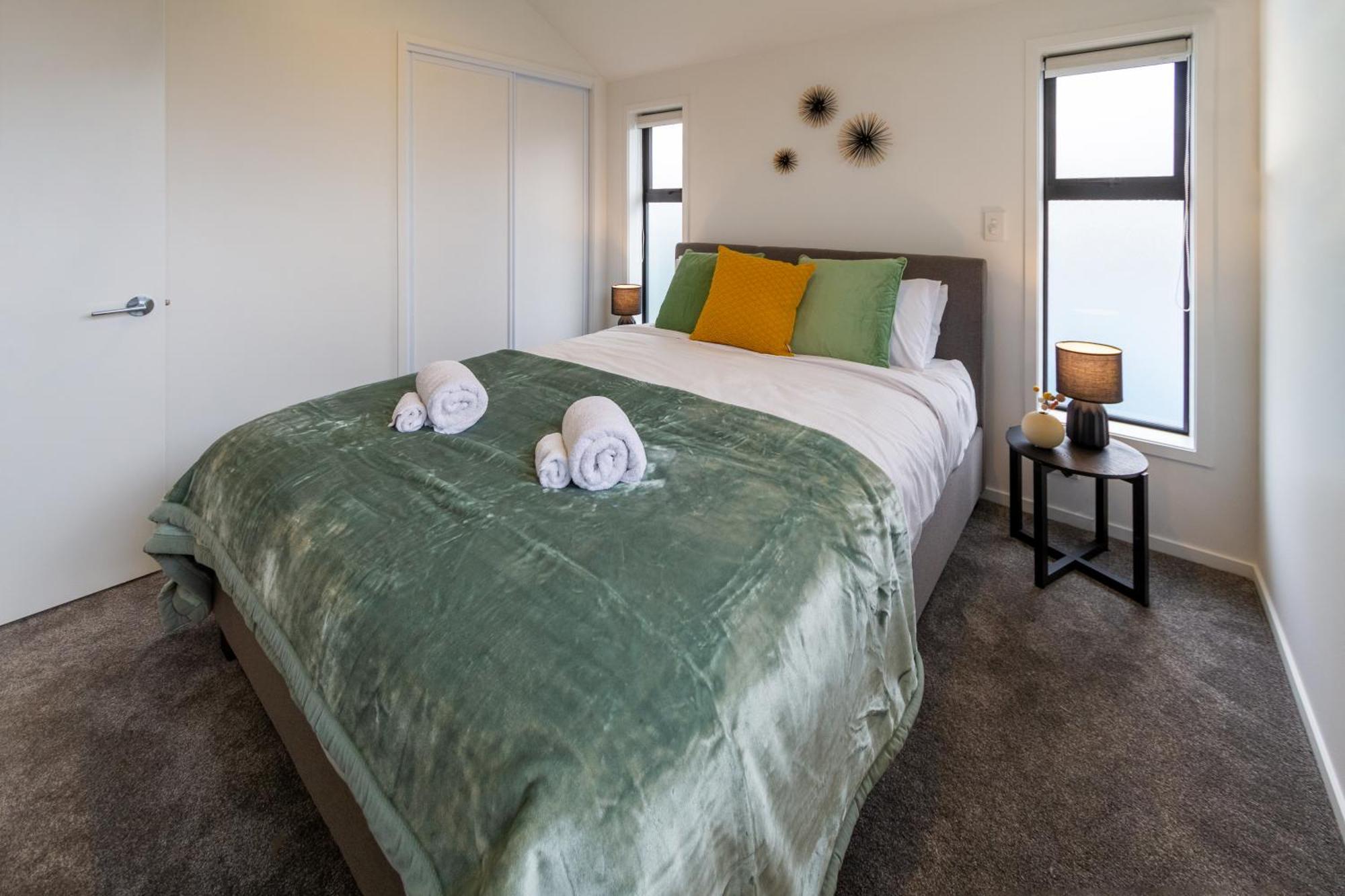 Serene Living 2 Bed With Carpark
