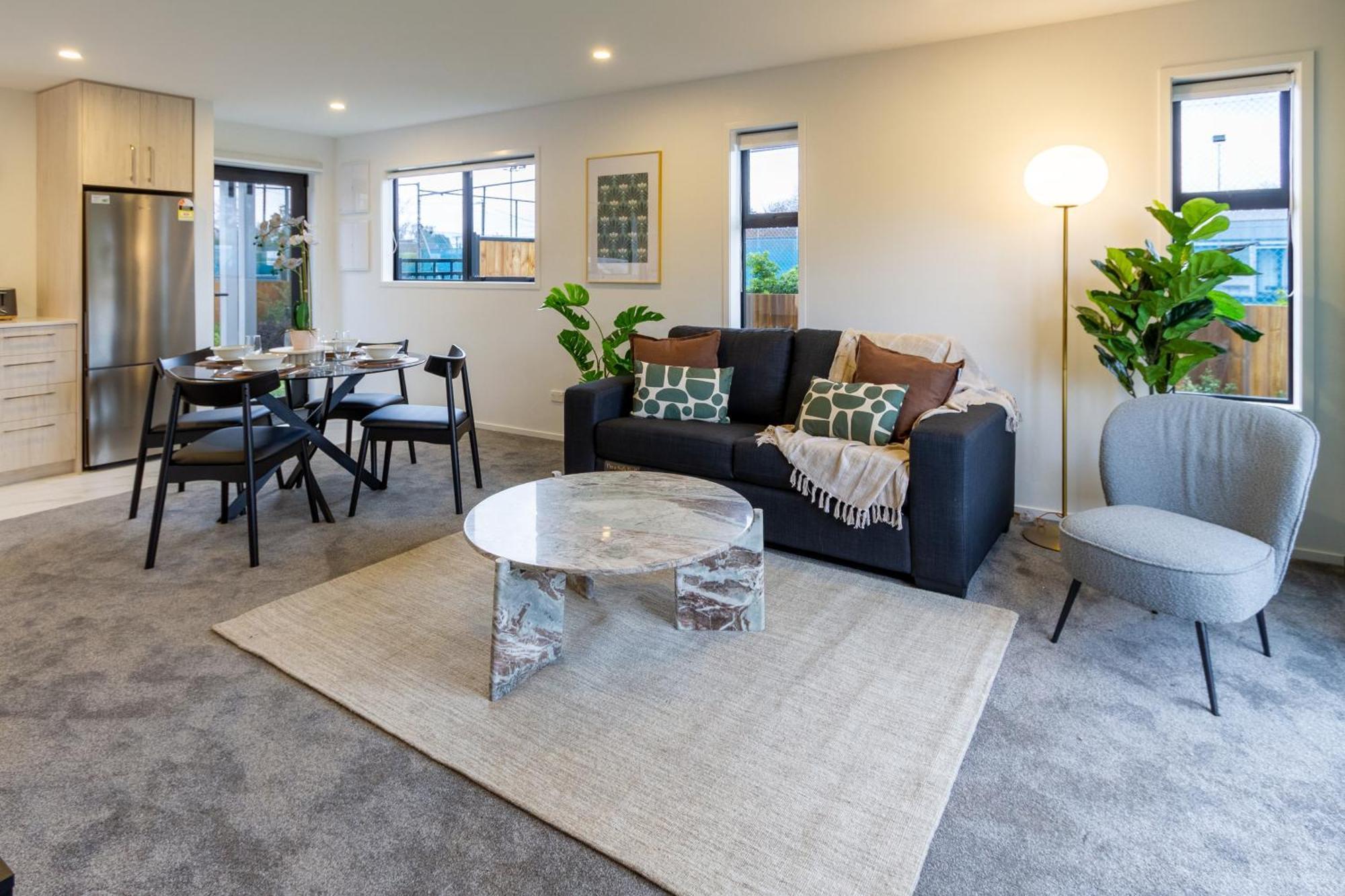 Serene Living 2 Bed With Carpark