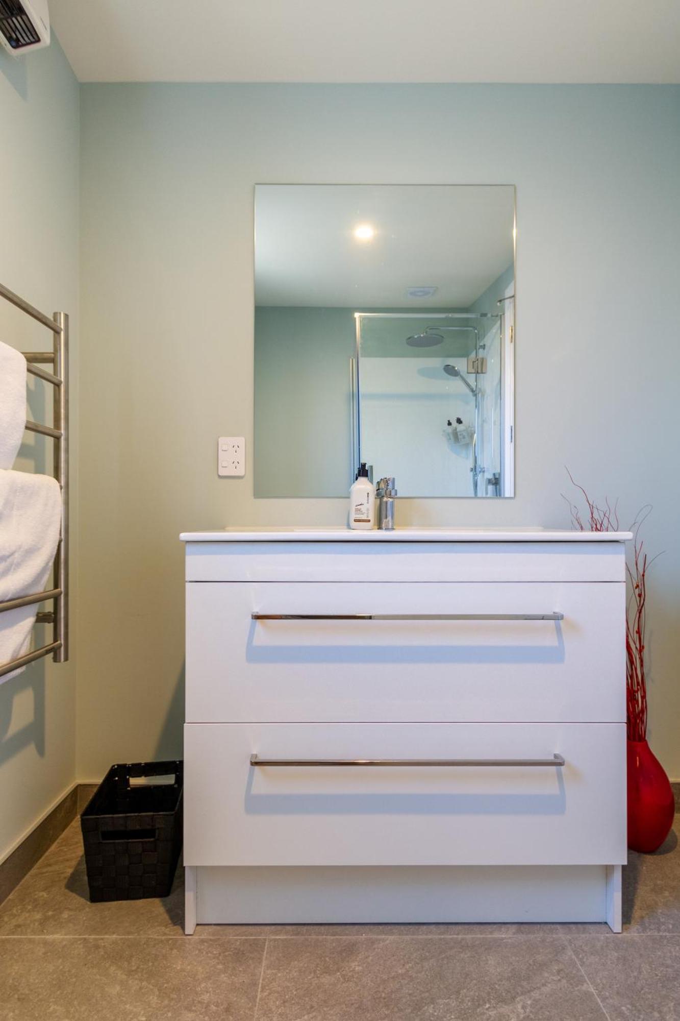 Charming 3 Bedroom Near Christchurch