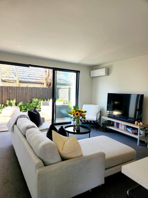 With Internal Garage - Close To Cbd! Apartment *