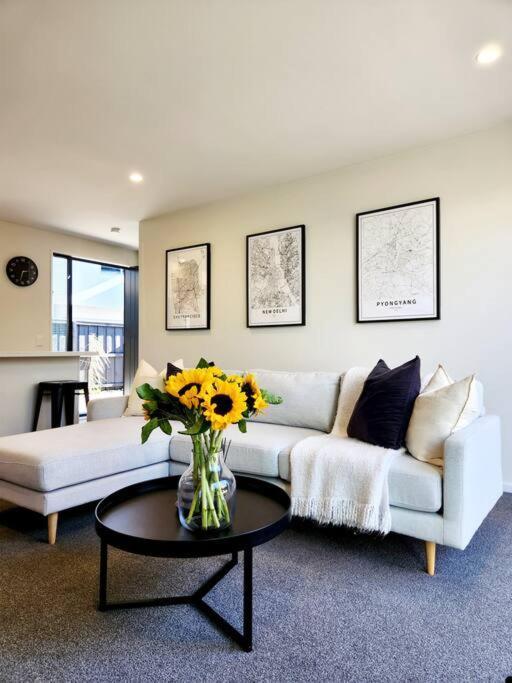 With Internal Garage - Close To Cbd! Apartment