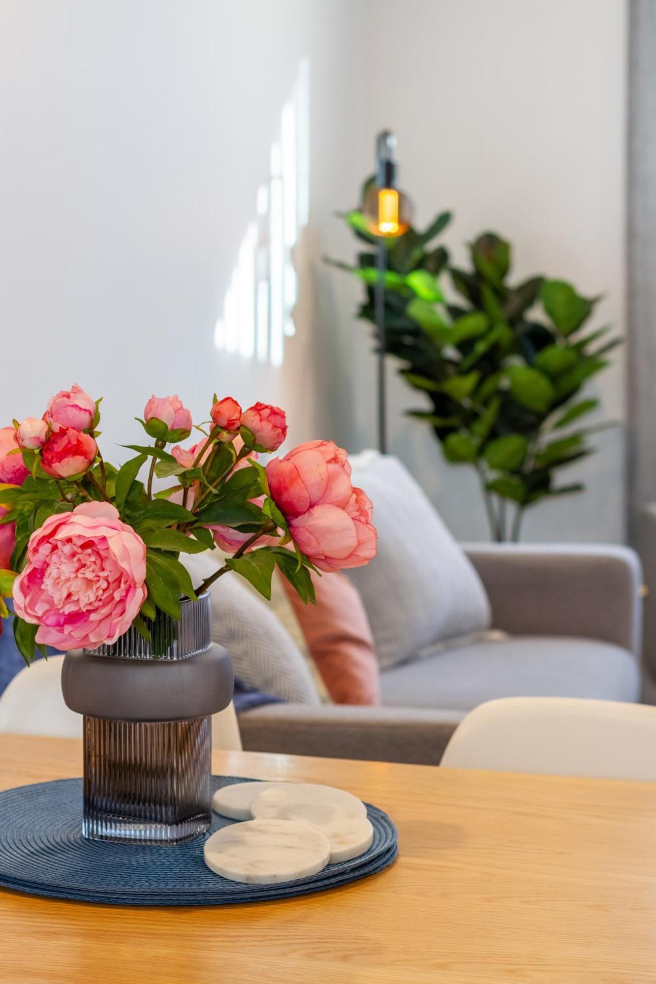 2br Townhouse With Free Carpark *