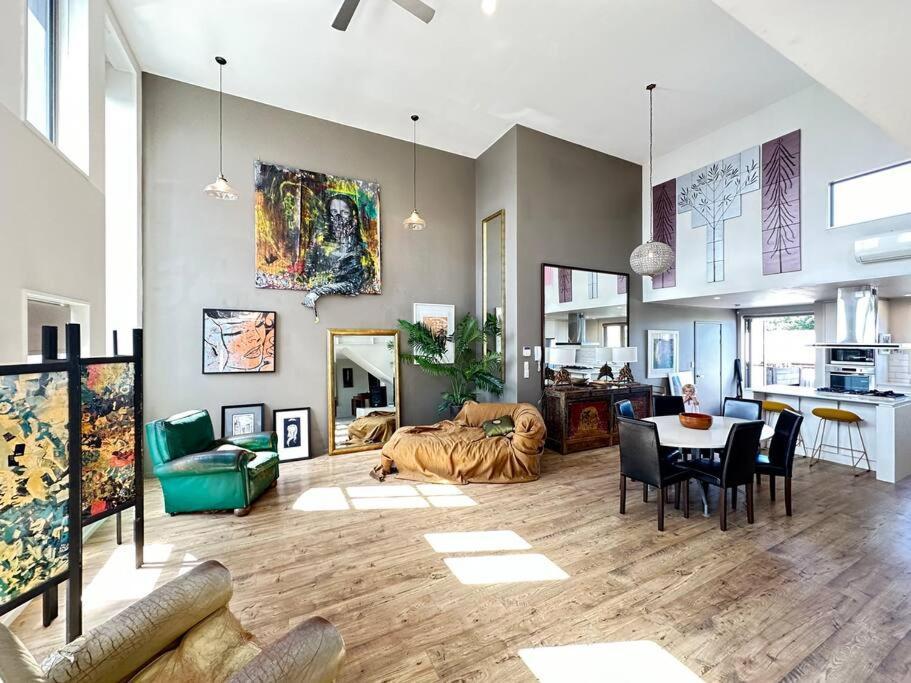 Stunning New York Loft Gallery *