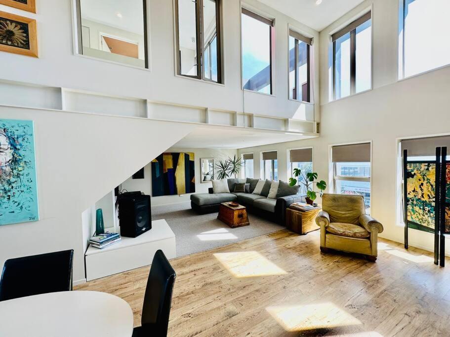 Stunning New York Loft Gallery * Christchurch