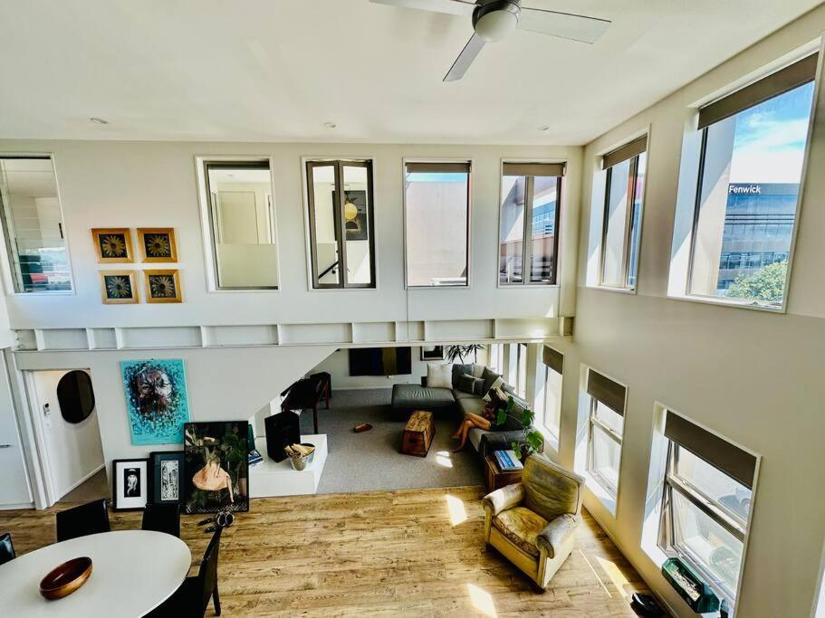 Stunning New York Loft Gallery *