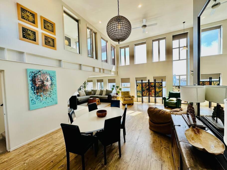 Stunning New York Loft Gallery Apartment Christchurch